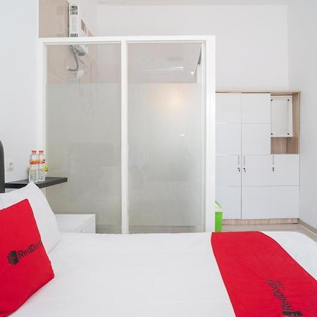 เรดดอร์ซ ชาเรียะห์ แอต วินง งันจุก Hotel Nganjuk ภายนอก รูปภาพ