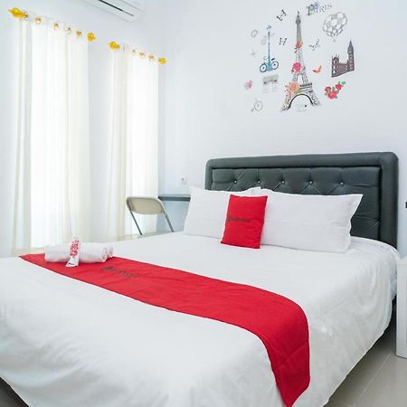 เรดดอร์ซ ชาเรียะห์ แอต วินง งันจุก Hotel Nganjuk ภายนอก รูปภาพ
