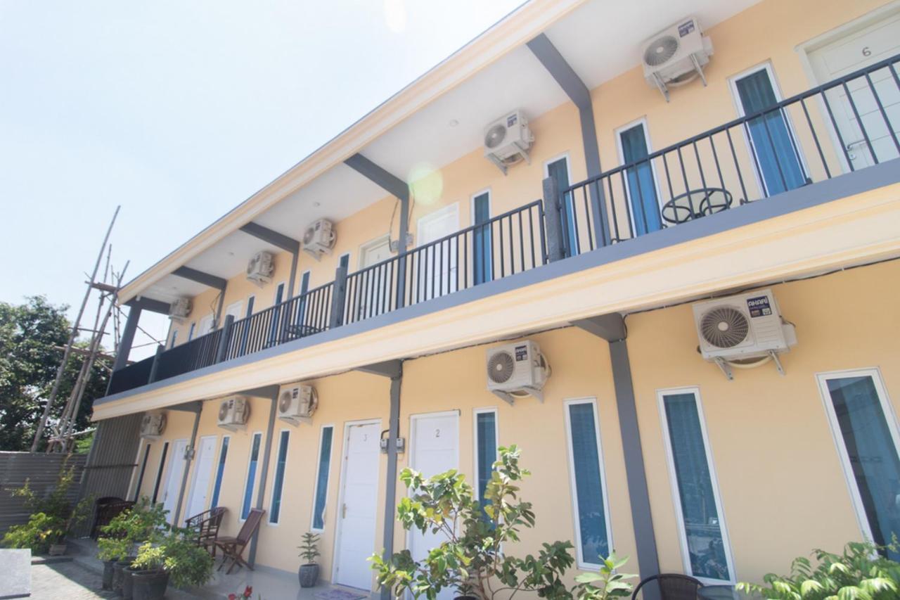 เรดดอร์ซ ชาเรียะห์ แอต วินง งันจุก Hotel Nganjuk ภายนอก รูปภาพ